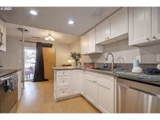 Photo #3: 23628503 Listing