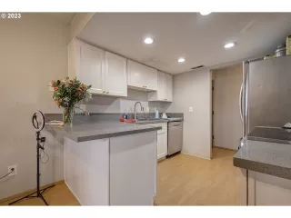 Photo #4: 23628503 Listing
