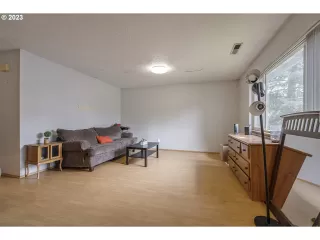 Photo #6: 23628503 Listing