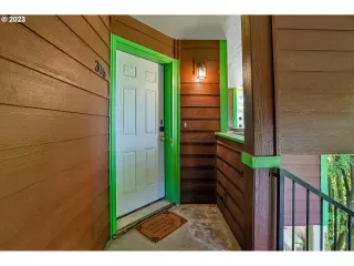 Photo #1: 23628902 Listing