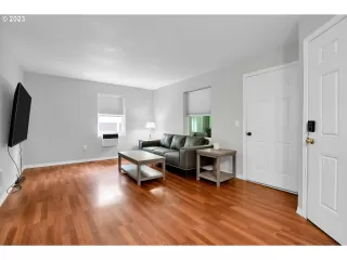 Photo #2: 23628902 Listing