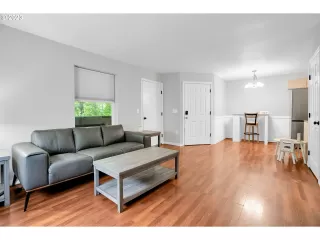 Photo #3: 23628902 Listing