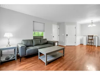 Photo #4: 23628902 Listing