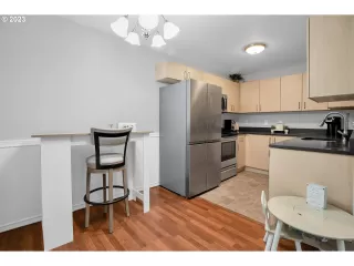 Photo #6: 23628902 Listing