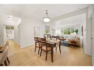 Photo #4: 23629147 Listing