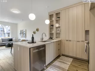 Photo #3: 23629383 Listing