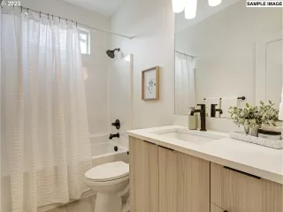 Photo #6: 23629383 Listing