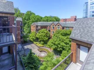 Photo #2: 23629427 Listing