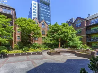 Photo #3: 23629427 Listing