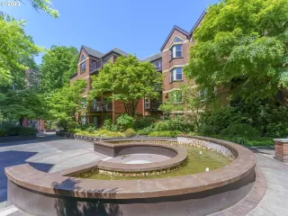 Photo #4: 23629427 Listing