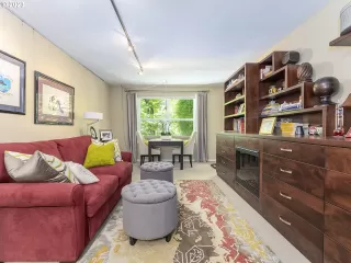 Photo #5: 23629427 Listing