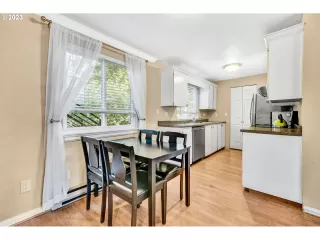 Photo #2: 23629542 Listing 