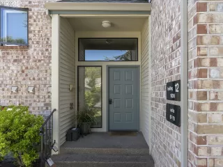 Photo #3: 23629716 Listing