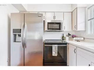 Photo #6: 23630746 Listing