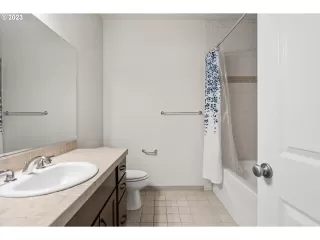 Photo #4: 23631886 Listing