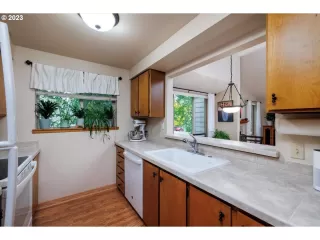 Photo #6: 23632200 Listing 