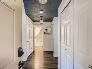 Photo #3: 23632692 Listing