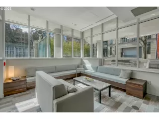 Photo #2: 23635254 Listing