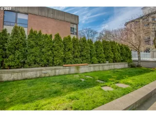 Photo #5: 23635254 Listing