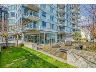 Photo #6: 23635254 Listing