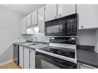 Photo #2: 23635496 Listing