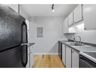 Photo #3: 23635496 Listing