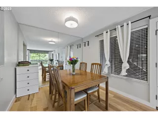 Photo #4: 23635496 Listing