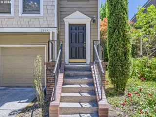 Photo #2: 23635697 Listing