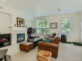 Photo #4: 23635697 Listing