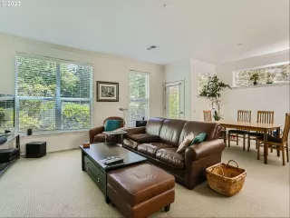 Photo #5: 23635697 Listing