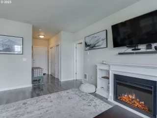 Photo #6: 23636629 Listing 