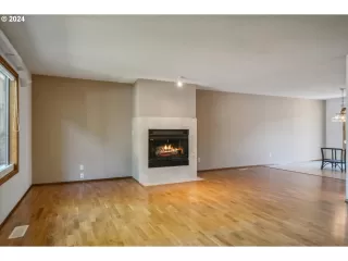 Photo #6: 23636757 Listing