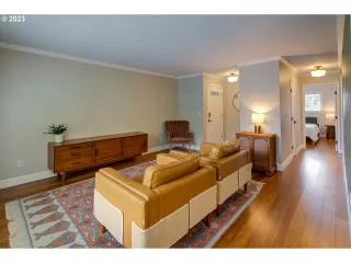 Photo #5: 23637073 Listing