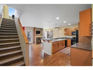 Photo #2: 23637153 Listing