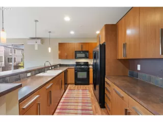 Photo #3: 23637153 Listing