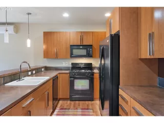 Photo #4: 23637153 Listing