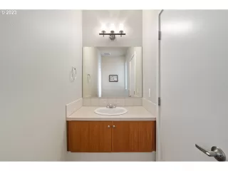 Photo #5: 23637153 Listing