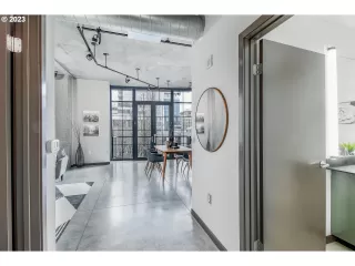 Photo #2: 23637739 Listing