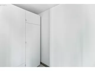 Photo #3: 23637739 Listing