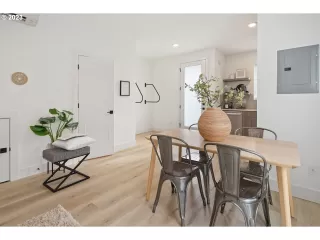 Photo #2: 23638001 Listing 