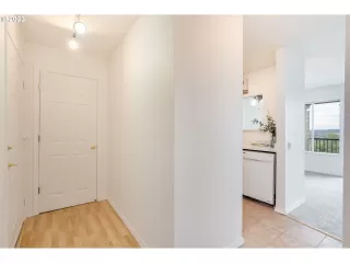 Photo #3: 23638204 Listing