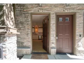 Photo #3: 23638323 Listing