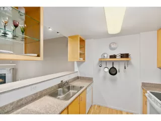 Photo #5: 23638622 Listing 