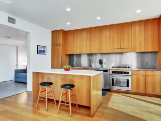 Photo #2: 23638652 Listing