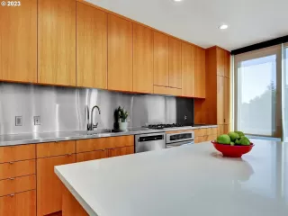 Photo #4: 23638652 Listing