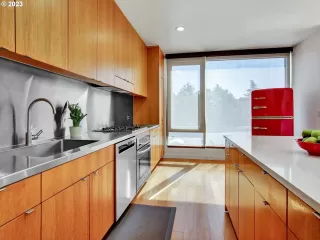 Photo #5: 23638652 Listing