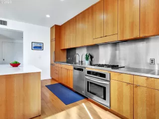 Photo #6: 23638652 Listing