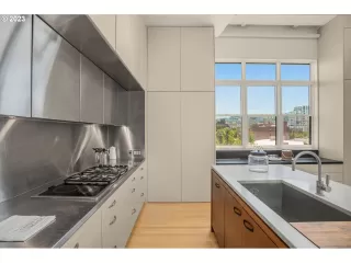 Photo #4: 23638685 Listing