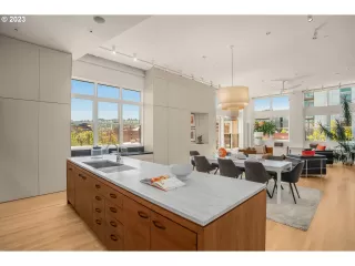 Photo #5: 23638685 Listing