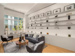 Photo #6: 23638685 Listing